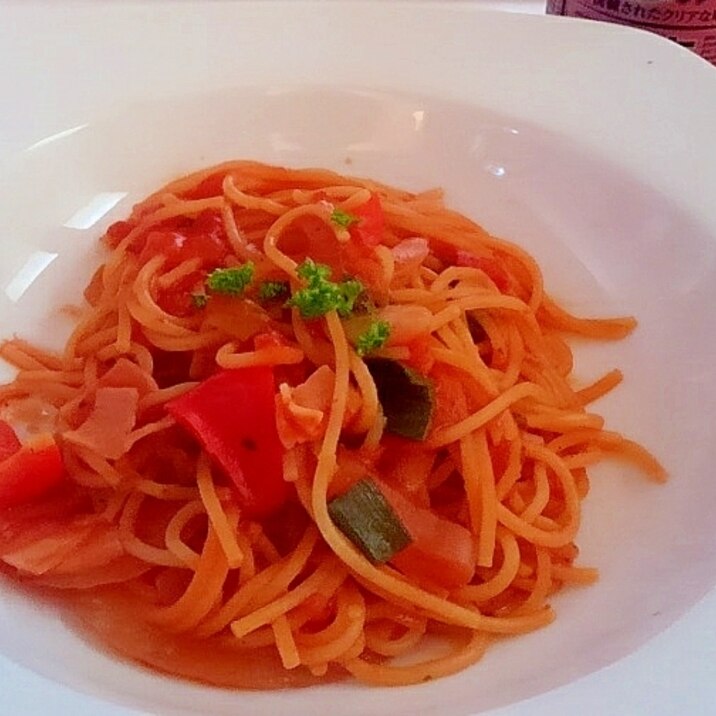 トマトソースパスタ